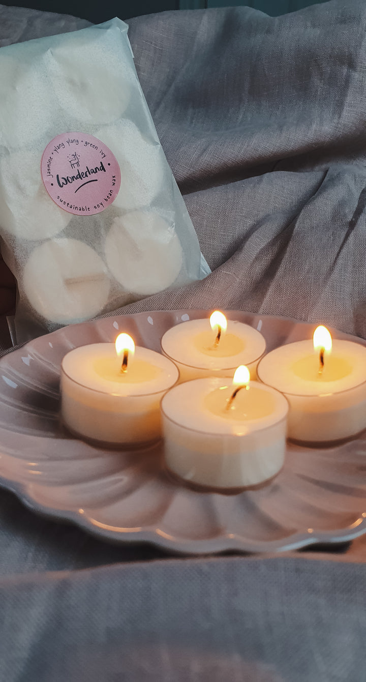 scented tealights. Floral. Christmas scent. 6 in a pack 