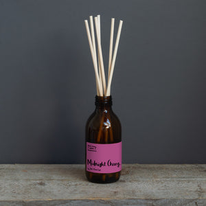 Midnight Cherry scent which features Black Cherry, golden ambers & frankinsense. Very sexy and made for the night time. Tom Ford Dupe. Berry beautiful. Hand poured soy derived diffuser made of natural ingredients. Perfect for summer time scenting. Room filling diffuser with 6 natural rattan reeds and comes in a beautoful presentation box, which features wild flowers and animals on it. Cottage core in its sttyle, it is perfect for nature lovers. 