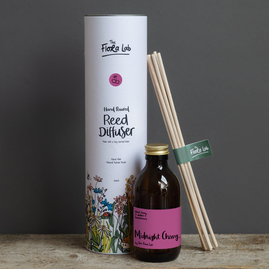 Midnight Cherry scent which features Black Cherry, golden ambers & frankinsense. Very sexy and made for the night time. Tom Ford Dupe. Berry beautiful. Hand poured soy derived diffuser made of natural ingredients. Perfect for summer time scenting. Room filling diffuser with 6 natural rattan reeds and comes in a beautoful presentation box, which features wild flowers and animals on it. Cottage core in its sttyle, it is perfect for nature lovers. 