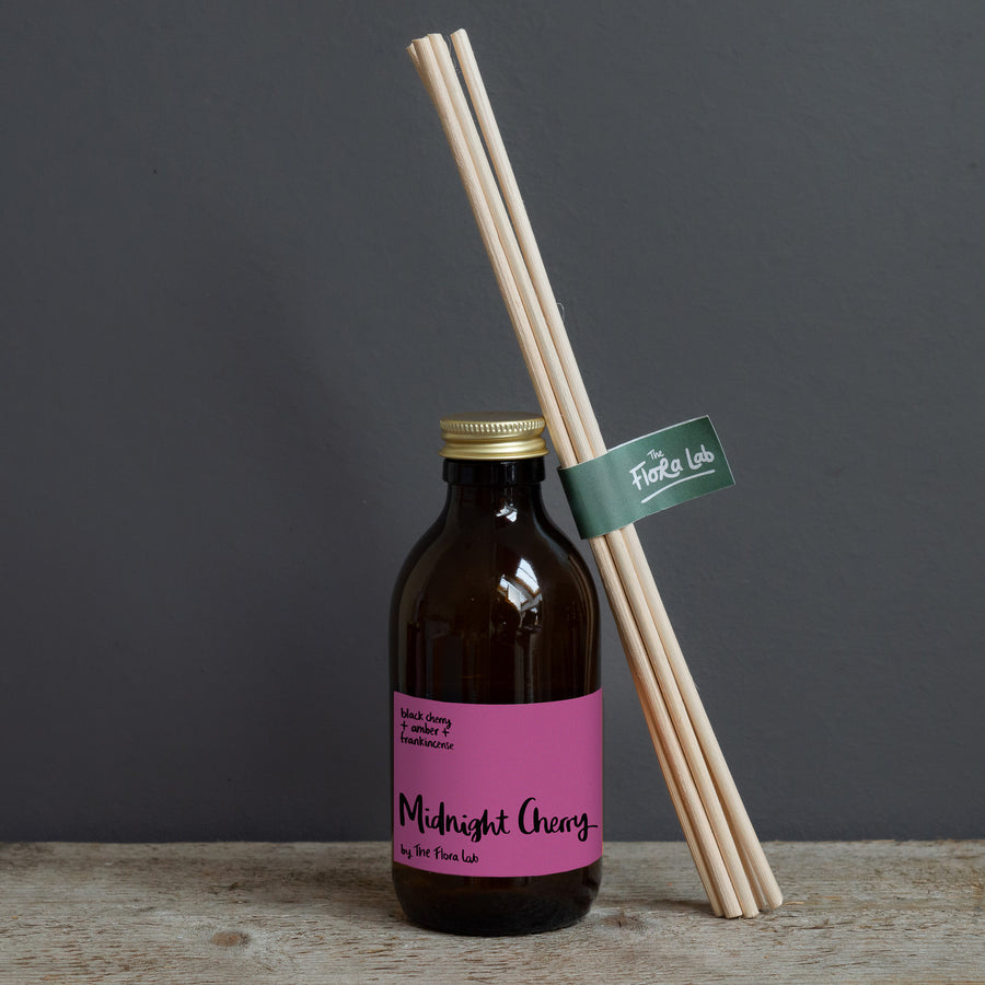 Midnight Cherry scent which features Black Cherry, golden ambers & frankinsense. Very sexy and made for the night time. Tom Ford Dupe. Berry beautiful. Hand poured soy derived diffuser made of natural ingredients. Perfect for summer time scenting. Room filling diffuser with 6 natural rattan reeds and comes in a beautoful presentation box, which features wild flowers and animals on it. Cottage core in its sttyle, it is perfect for nature lovers. 