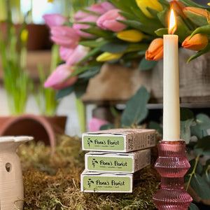 Flora's Florist Soy Wax Melts. Green based floral scent that's perfect for spring summer fragrance. green fragrance. Green tomato, melon, cucumber and apple. 
Hand poured natural soy wax melts. Long lasting and powerful scent. Plastic free and sustainable packaging botanical wax melts. These scented wax tarts are made by a small business. 