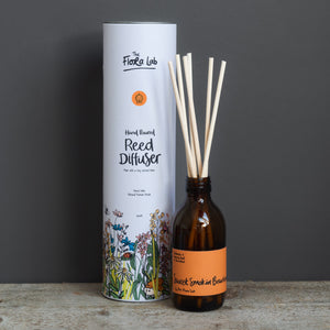 Our best selling Sweet Smokin; Bourbon reed diffuser is a fan favourite with tobacco leaf, honey and sandalwood at its heart. Unisex candle, this diffuser is loved by men and women. Ideal for the evening. Hand poured soy derived diffuser made of natural ingredients. Perfect for summer time scenting. Room filling diffuser with 6 natural rattan reeds and comes in a beautoful presentation box, which features wild flowers and animals on it. Cottage core in its sttyle, it is perfect for nature lovers. 