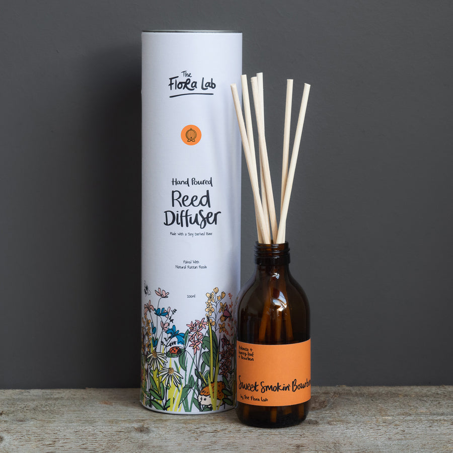 Our best selling Sweet Smokin; Bourbon reed diffuser is a fan favourite with tobacco leaf, honey and sandalwood at its heart. Unisex candle, this diffuser is loved by men and women. Ideal for the evening. Hand poured soy derived diffuser made of natural ingredients. Perfect for summer time scenting. Room filling diffuser with 6 natural rattan reeds and comes in a beautoful presentation box, which features wild flowers and animals on it. Cottage core in its sttyle, it is perfect for nature lovers. 