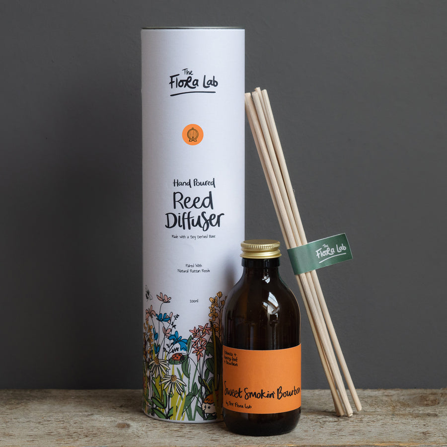 Our best selling Sweet Smokin; Bourbon reed diffuser is a fan favourite with tobacco leaf, honey and sandalwood at its heart. Unisex candle, this diffuser is loved by men and women. Ideal for the evening. Hand poured soy derived diffuser made of natural ingredients. Perfect for summer time scenting. Room filling diffuser with 6 natural rattan reeds and comes in a beautoful presentation box, which features wild flowers and animals on it. Cottage core in its sttyle, it is perfect for nature lovers. 
