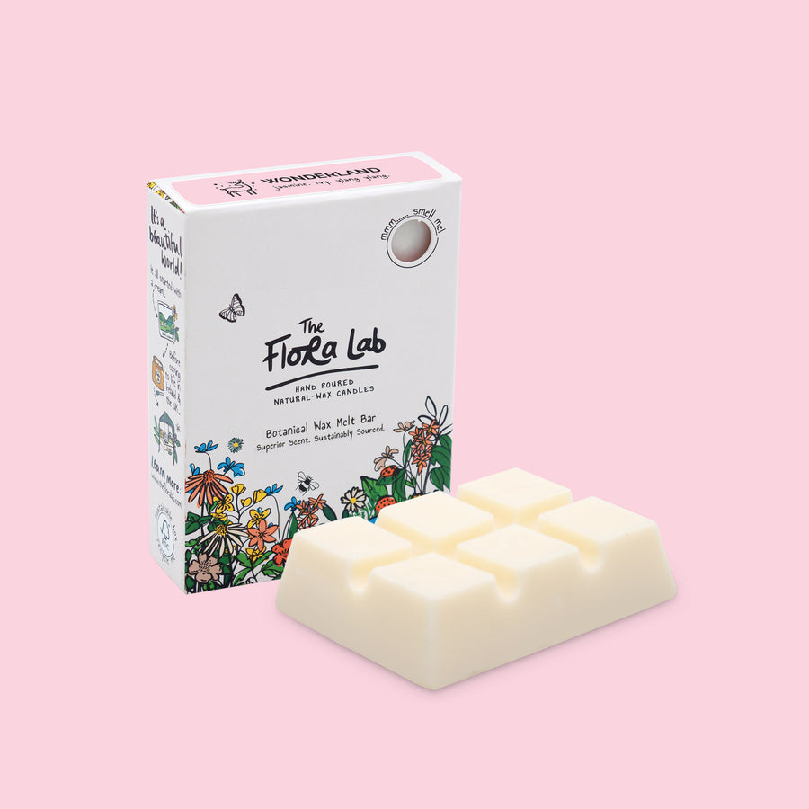 Beautiful festive floral fragrance. A delicate and enchanting perfume that's great for the party season. Beautiful pink floral perfume which has Jasmine, Ylang Ylang and Ivy notes. Ideal for Christmas. Hand poured natural soy wax melts. Long lasting and powerful scent. Plastic free and sustainable packaging botanical wax melts. These scented wax tarts are made by a small business. 
